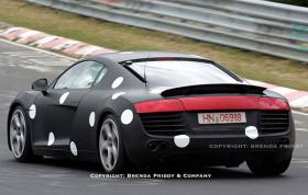 Audi R8 засняли на испытаниях - 