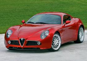 Серийную Alfa Romeo 8C Competitzione представят в Париже - 