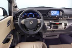 Honda представила обновленный FR-V - 