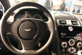 Aston Martin представил V8 Vantage Roadster и спортивное купе Aston Martin DBS - 