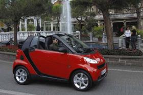 Появились первые фотографии нового Smart Fortwo и его открытой версии Roadster - 