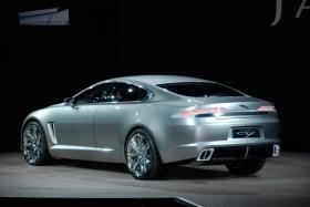 Jaguar XF получит линейку компрессорных моторов - 