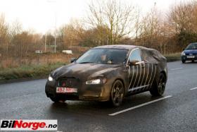 Появились свежие фотографии нового седана Jaguar XF - 