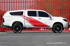 Toyota показала спортивный вариант пикапа Hilux - 